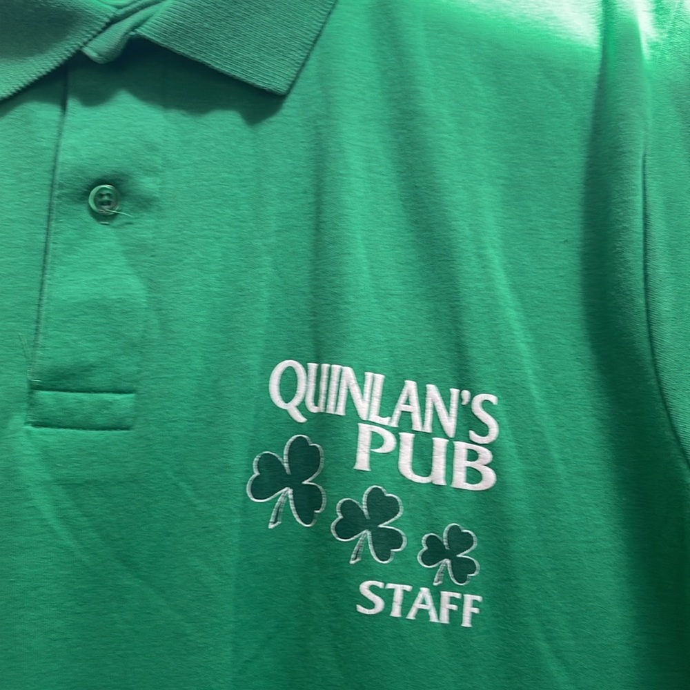 St Patricks day GREEN Perfect!! Quinlan’s Pub Staff golf tee never worn. Mens L
